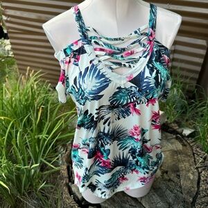🌱🌷 Eye Candy Top 🌸🌹